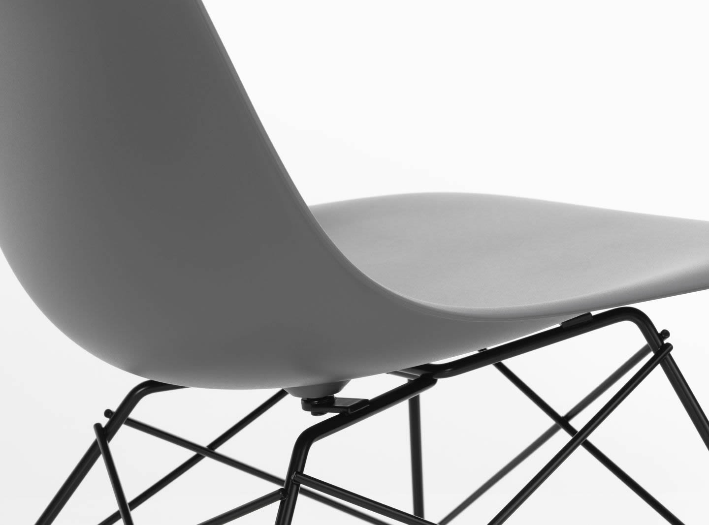 Eames Plastic Side Chair RE LSR