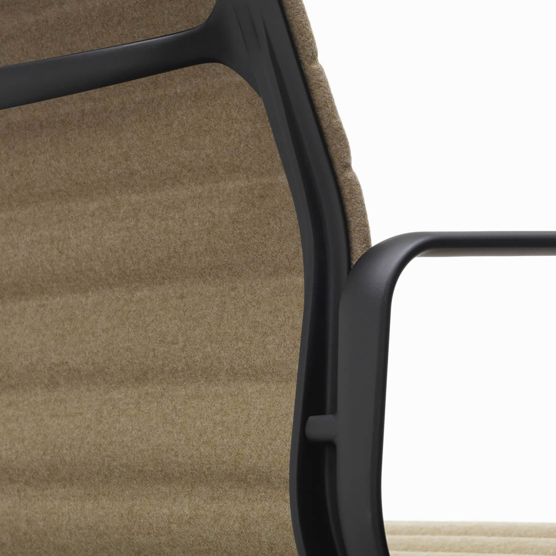 Aluminium Chair EA 132