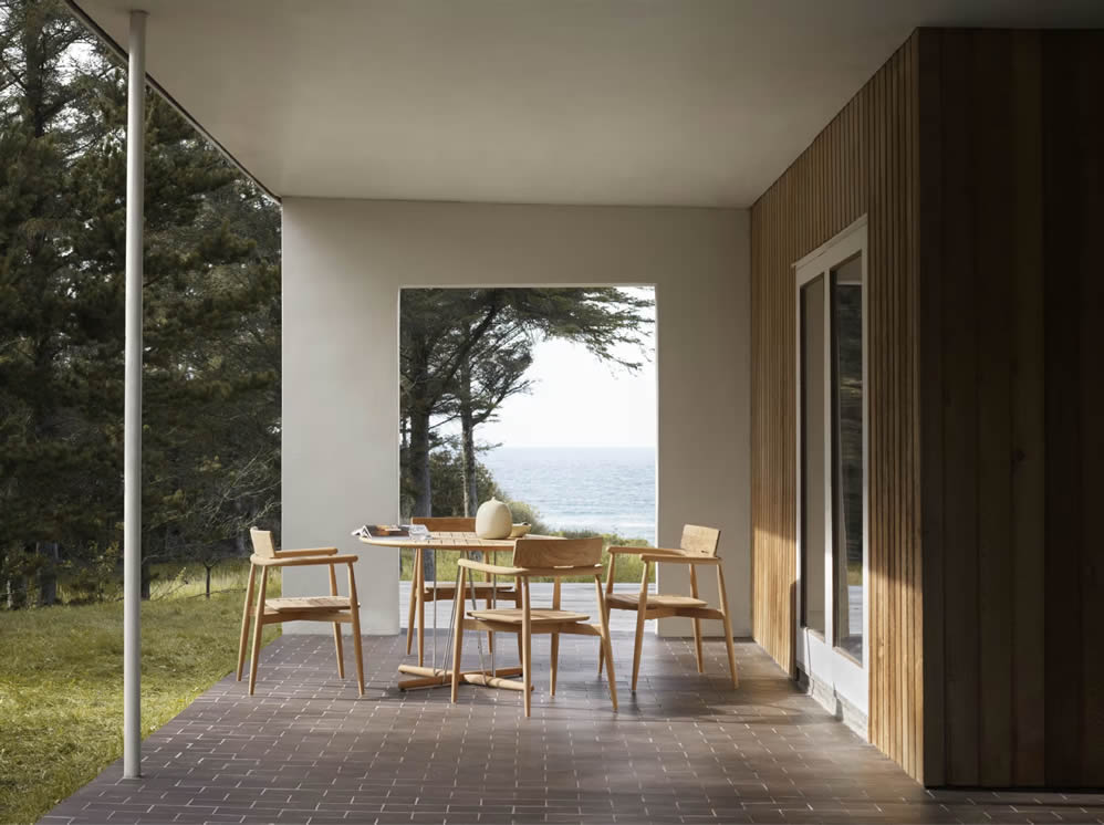 E022 Embrace Outdoor Dining Table