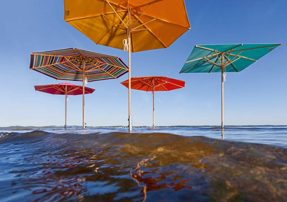 Klassiker Sonnenschirm mit Flaschenzug und Bodenplatte