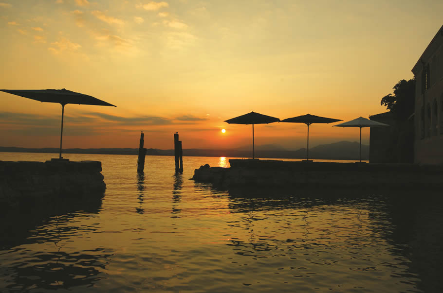 Basic Sonnenschirm mit Bodenplatte