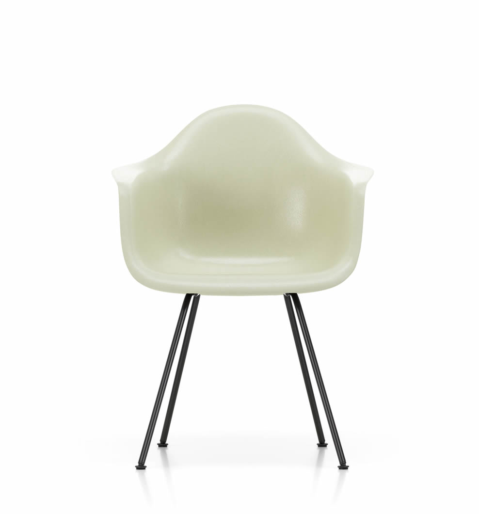 Eames Fiberglass Armchair DAX