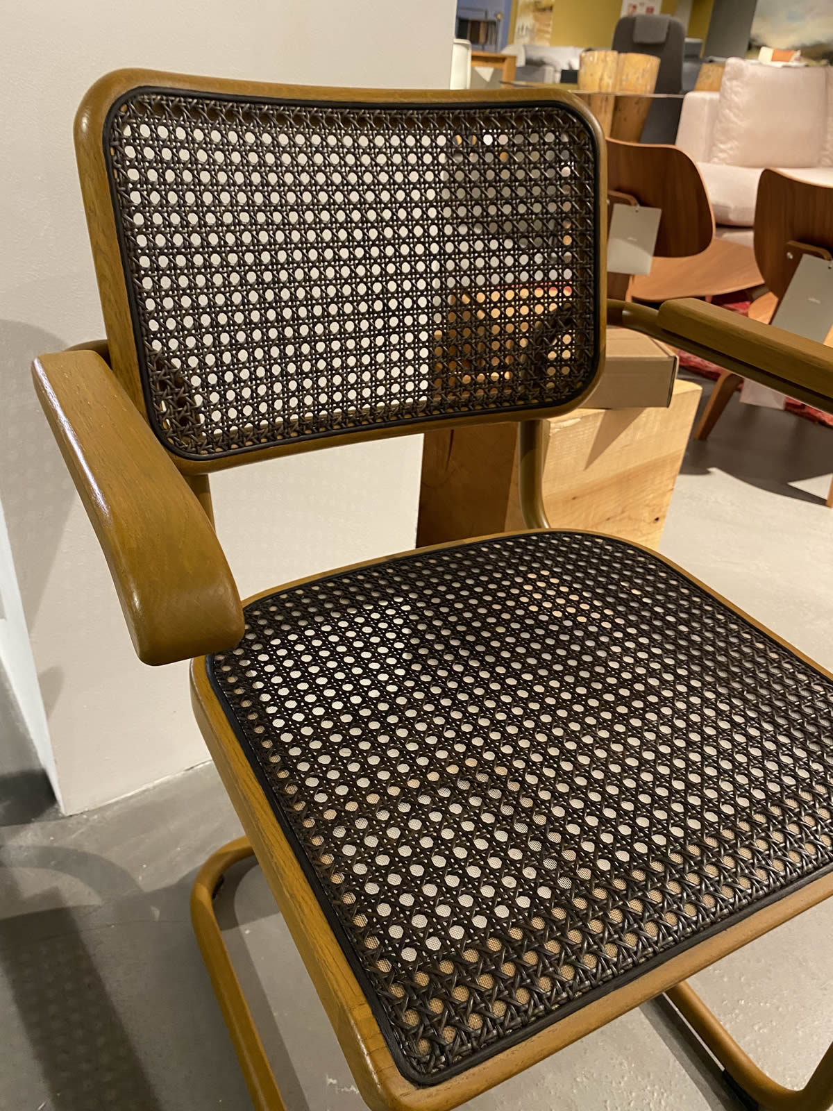 Freischwinger S 64 V Dark Melange Amber Herkner Edition Ausstellungsstück