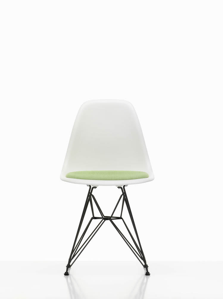 Eames Plastic Side Chair DSR Beauty Version